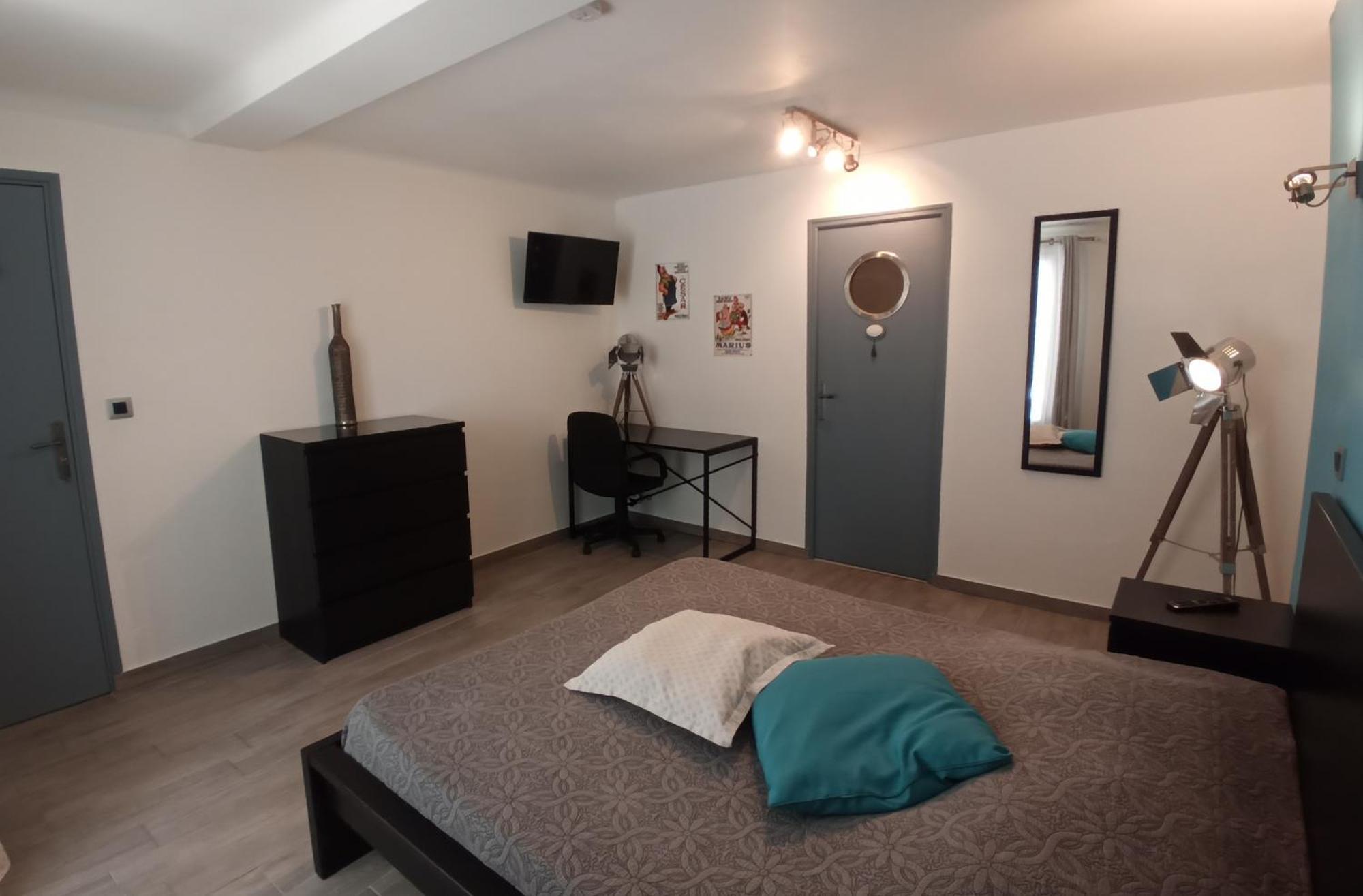 Sur Les Pas De Pagnol Bed and Breakfast Aubagne Δωμάτιο φωτογραφία
